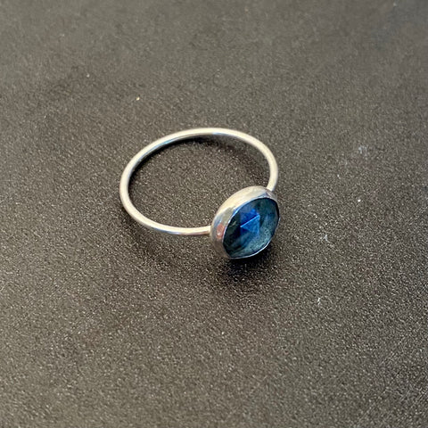 Dainty Modish Rosecut Ring